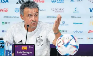  ?? JUANJO MARTÍN / EFE ?? Luis Enrique, en un momento de la rueda de prensa ofrecida en la previa del partido ante Japón.