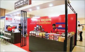  ?? HENG CHIVOAN ?? Cafe Mondulkiri staff set up a booth at the Cambodian Franchise & Licensing exhibition yesterday in Phnom Penh’s Koh Pich centre.