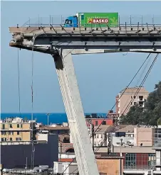  ??  ?? Edge of the abyss: The lorry that halted just in time