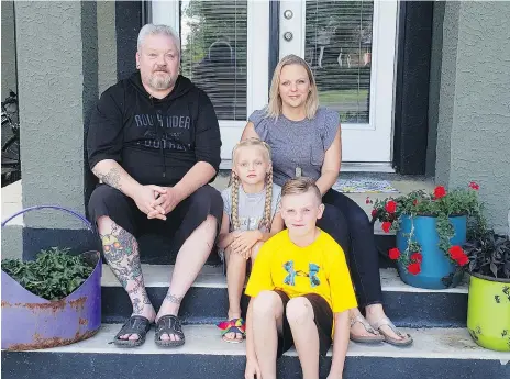  ?? SUBMITTED ?? Thirteen years after receiving numerous transfusio­ns as a cancer patient, wife and mom Leah Barnard is urging people to donate blood.
