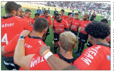  ?? (Photos Dominique Leriche) ?? Le capitaine Bastareaud a réuni sa troupe pour lui faire part de son sentiment après cette victoire dans la douleur acquise contre le Stade Toulousain.