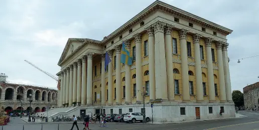  ??  ?? Il municipio Una veduta di Palazzo barbieri, sede del Comune di Verona: si vota per eleggere il nuovo sindaco