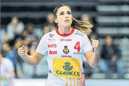  ?? FOTO: EFE ?? Carmen Martín fue ayer la máxima goleadora con seis tantos, los mismos que Shandy Cabral. La extremo marcó sus tres penaltis