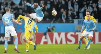  ?? Picture: AFP/ ANDREAS HILLERGREN ?? CRUNCH GAME: Chelsea’s midfielder Mateo Kovacic and Malmo’s Fouad Bachirou vie for the ball during the Uefa Europa League round of 32, first-leg match in Malmo, Sweden, on Thursday. Chelsea will takes on Manchester United as pressure mounts.