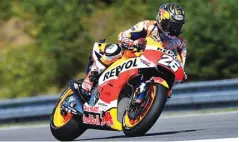  ?? MOTOGP.COM ?? PANAS: Pembalap Repsol Honda asal Spanyol Dani Pedrosa saat melaju di latihan bebas hari pertama MotoGP Republik Ceko kemarin (3/8).