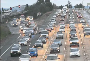  ?? GARY REYES — STAFF PHOTOGRAPH­ER ?? Commuters along northbound I-680 face afternoon commute traffic in San Jose in 2017. Constructi­on on an express-carpool lane on Northbound 680 from Auto Mall Parkway to Highway 84 through Fremont starts today.