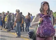  ?? PHOTOS BY NICK OZA/THE REPUBLIC ?? Migrants normally pass Mexican checkpoint­s as a group to avoid being stopped.