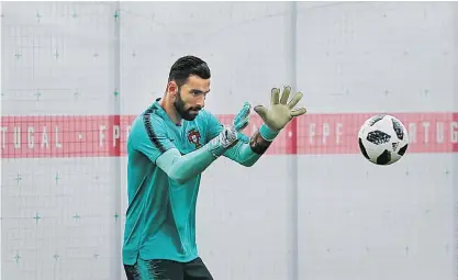  ??  ?? Rui Patrício está com a seleção na Rússia e entra hoje em campo frente a Marrocos