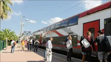  ?? (Photo Eric Ottino) ?? Riquier : une gare de Nice qui va perdre trois heures et demie d’ouverture de guichet par jour en semaine.