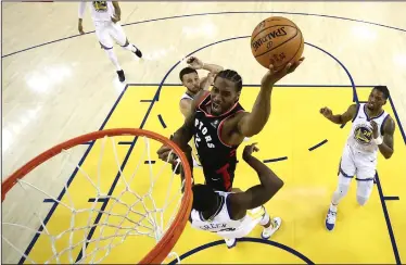  ?? EZRA SHAW/GETTY IMAGES/TNS ?? Kawhi Leonard of the Toronto Raptors attempts a shot against the Golden State Warriors during Game 3 of the NBA Finals in Oakland on Wednesday. The Raptors won, 123-109, for a 2-1 series lead.