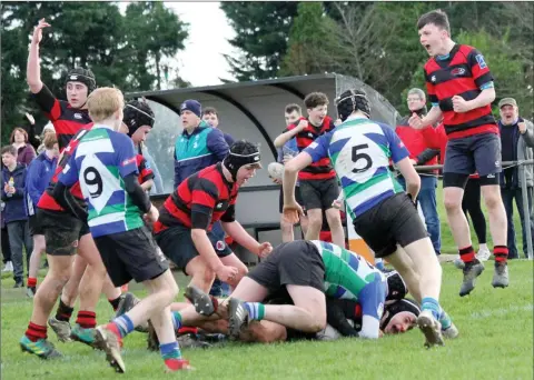  ??  ?? Oran Kelly scoring the winning try for Arklow. Photo: Yvette O Beirne