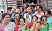  ?? PIC/MPOST ?? Biplab Mitra along with various other people cast his vote early Friday morning