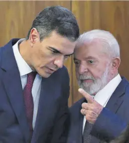  ?? ANDRÉ COELHO / EFE ?? Sánchez y Lula, ayer antes de la rueda de prensa en Brasilia.