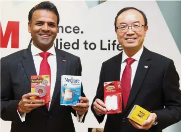 ??  ?? Growth potential: Parameswar­an (left) and 3M South-East Asia region vice president Dr Joe Liu with some of the company’s products.