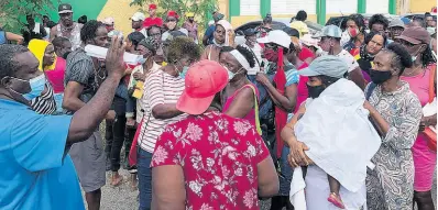  ?? PHOTOS BY ANDRE WILLIAMS ?? Scores of New Haven residents were turned away from a relief initiative yesterday as the crowd grew causing difficulti­es in enforcing COVID-19 protocols.