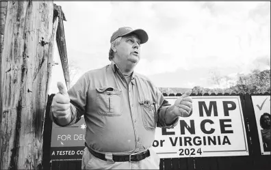  ?? EZE AMOS / THE NEW YORK TIMES ?? A voter speaks in Virginia’s rural Bath County on Nov. 5.