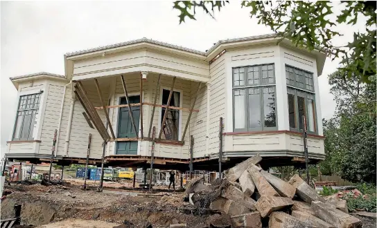  ?? PHOTO: MURRAY WILSON/FAIRFAX NZ ?? A 1905 home on Alfred St, Palmerston North, is being shifted to make way for new developmen­t.