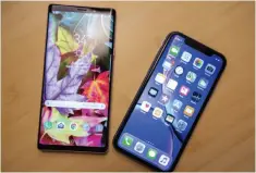  ??  ?? The Note 9’s 2K OLED screen is superior to the iphone XR’S LCD, but not as much as you’d think.