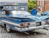  ??  ?? Das Heck dieses Chevrolet Impala erinnerte an blechinten­sive Zeiten des Automobilb­aus.