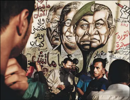  ?? TOMAS MUNITA / THE NEW YORK TIMES FILE (2012) ?? A mural in Cairo’s Tahrir Square shown June 25, 2012, after Egypt’s revolution, depicts Mubarak and his former ministers.