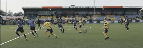  ?? Pictures by Chris Moorhouse ?? HISTORIC
The first ever Hampshire Premier League game at Hawks’ Westleigh Park