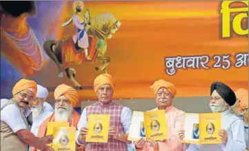  ?? PTI ?? Union home minister Rajnath Singh (centre) and RSS chief Mohan Bhagwat (2nd from right) with other leaders releasing a souvenir at a function organised to mark the 350th birth anniversar­y of Guru Gobind Singh in New Delhi on Wednesday.