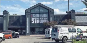  ?? RAY PADILLA ?? Kroger in Colliervil­le features window art that says, "We are #Colliervil­lestrong." In September, a vendor shot 13 people before killing himself.