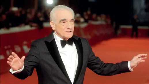  ??  ?? Tappeto rosso Il regista Martin Scorsese, 75 anni, premio Oscar nel 2007 per The Departed. Tra i suoi grandi successi ricordiamo Taxi Driver (1976); Toro scatenato (1980); L’età dell’innocenza (1993); i due kolossal Gangs of New York (2002) e The Aviator (2004). Il 26 settembre 2018 ottiene la cittadinan­za italiana , chiesta nel 2005