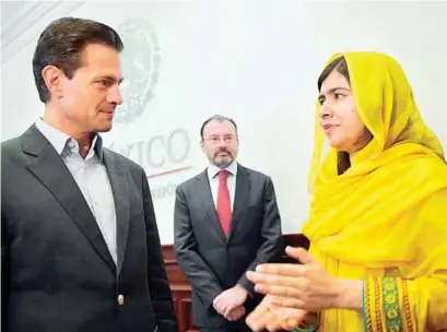  ??  ?? ENCUENTRO. El presidente Peña Nieto, el canciller Luis Videgaray y la defensora de derechos humanos Malala Yousafzai, ayer.