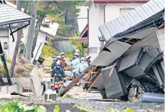  ??  ?? El 23 de noviembre de 2014 un terremoto golpeó Japón y destruyó varias construcci­ones en la localidad de Hakuba, de la prefectura de Nagano.