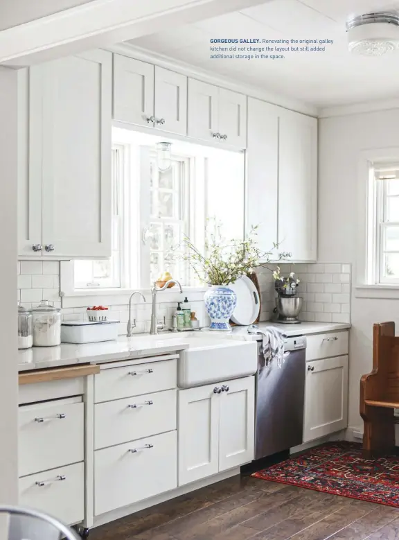  ??  ?? GORGEOUS GALLEY. Renovating the original galley kitchen did not change the layout but still added additional storage in the space.