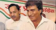  ?? SUBHANKAR CHAKRABORT­Y/HT ?? ▪ UP Congress president Raj Babbar along with Naseemuddi­n Siddiqui in Lucknow on Wednesday.