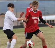  ?? Scott Herpst ?? LFO’s Cesar Gomez tries to keep the ball away from Cedartown’s Alexander Segura during Thursday’s home finale in Fort Oglethorpe.