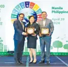 ?? ?? AGI receives the two recognitio­ns from the 3G Global Good Governance Awards. Receiving the award were Carol Kabigting, head of Investor Relations, AGI (center) and Arnulfo Batac, head of Sustainabi­lity, Megaworld (right).