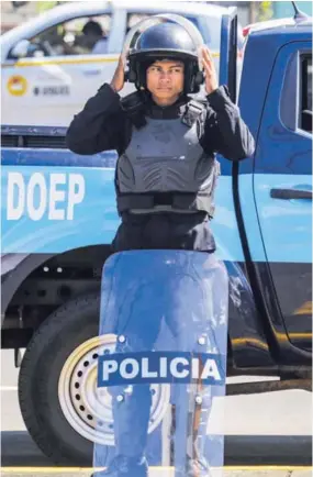  ??  ?? Las protestas de este domingo dejaron como saldo más de 30 líderes y defensores de los derechos humanos detenidos. La ola de manifestac­iones en contra del gobierno de Ortega ya suman más de 320 desde abril.