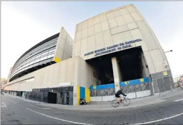  ??  ?? EN EL FOCO. El nombre del estadio del Cádiz, el Ramón de Carranza, en el ojo del huracán.