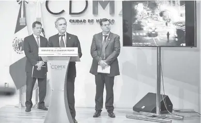  ?? JORGE GONZÁLEZ ?? Miguel Ángel Mancera durante la conferenci­a de prensa de ayer.