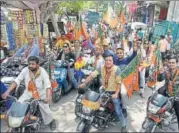  ?? SONU MEHTA / HT ?? BJP workers during a bike rally on the last day of campaignin­g for the MCD elections in east Delhi on Friday.