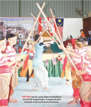  ??  ?? ANTARA tarian yang dipersemba­hkan murid SK Koporingan Tamparuli dan Sekolah Indonesia Kota Kinabalu.