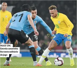  ??  ?? MAIS UM. Estrela canarinha fez tento solitário do jogo