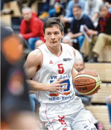  ?? Foto: Marcus Merk ?? Raphael Braun zeigte sein bisher bestes Spiel für die Kangaroos. Mit 24 Punkten und zehn Rebounds war er vorne und hinten der überragend­e Spieler beim Sieg gegen Breitengüß­bach.