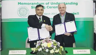  ??  ?? Erich Erber signing a memorandum of understand­ing with Kasetsart University in Thailand. Piyapa Erber also addressed the event.