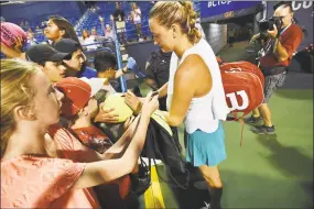  ?? Catherine Avalone / Hearst Connecticu­t Media file ?? Petra Kvitova signs autographs at the Connecticu­t Open in 2016.