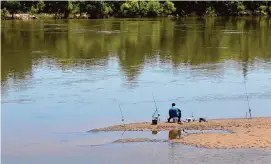  ?? Michael Macor/The Chronicle ?? Sport anglers in California — including here on the Sacramento River — now can use a phone app to show their California sport fishing licenses and validation­s.