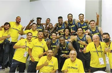  ?? CORTESÍA ?? Una de las convocator­ias de la Selección Colombia junto a los respectivo­s directivos.