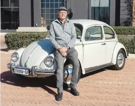  ?? ?? HISTORY ON WHEELS. Dr Doeke Tromp has a wide range of cars in his collection, including this VW Beetle.