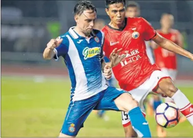  ??  ?? DE REGRESO. Sergio García, en acción con la camiseta del Espanyol el miércoles ante el Persija.