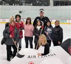  ?? SUPPLIED ?? Carey Price with the Shooting for the Stars participan­ts.