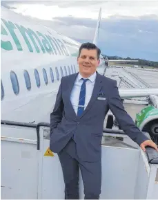  ?? FOTO: PRIVAT ?? „Ich liebe das Fliegen über alles“: Jens Bodenmülle­r ist Flugbeglei­ter bei Germania, kann aber seit der Insolvenz der Airline nicht mehr abheben.