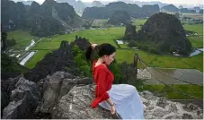  ?? — aFP ?? Captivatin­g scenery: a woman visiting the Mua Caves viewpoint in ninh Binh province, a popular tourist draw.